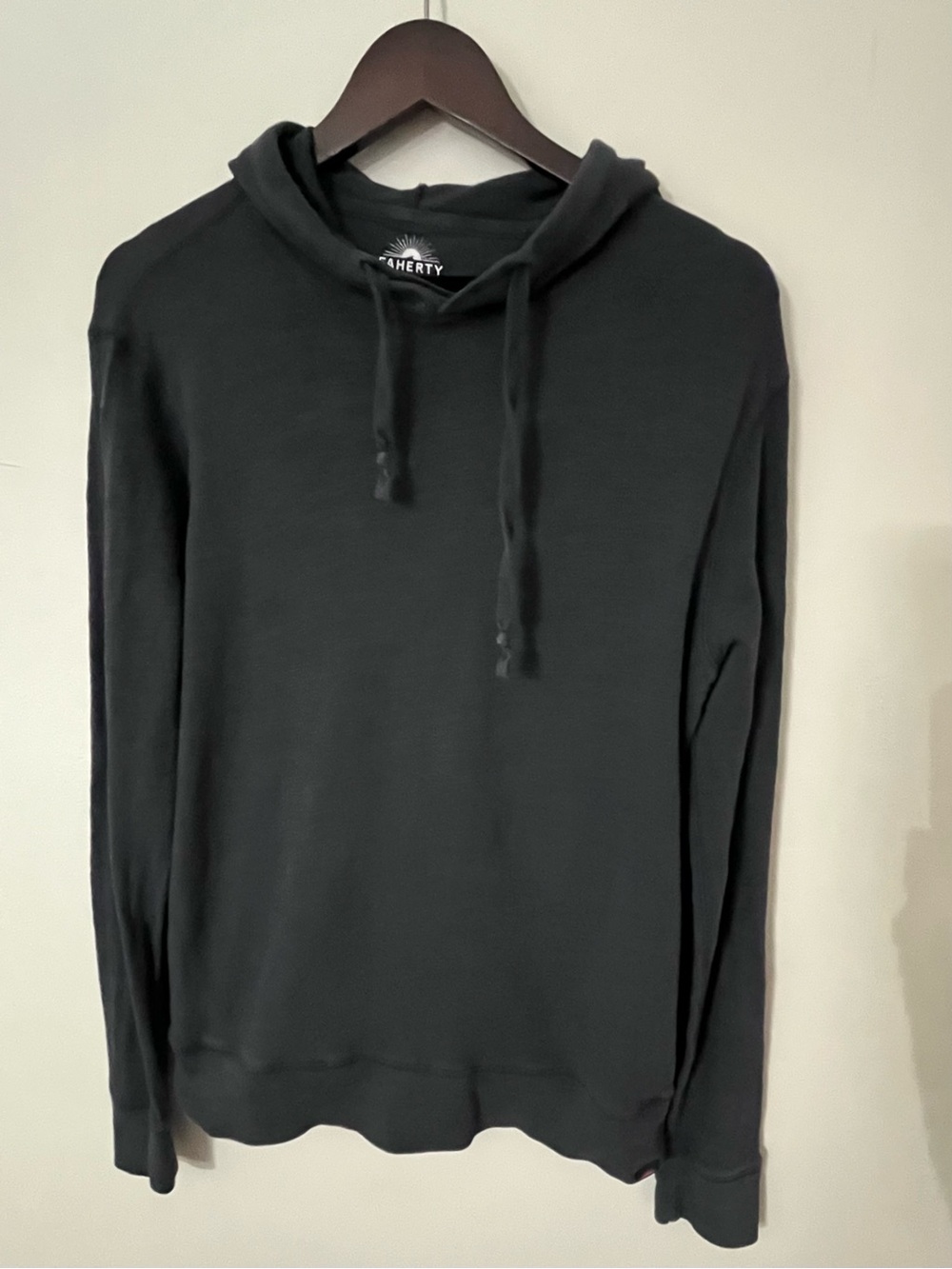 Faherty Sunwashed Organic Hoodie Men’s Small Graphite 100% Cotton Pullover